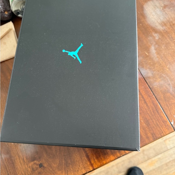 Jordan 11 Retro Gamma Sneakers - Picture 5 of 7